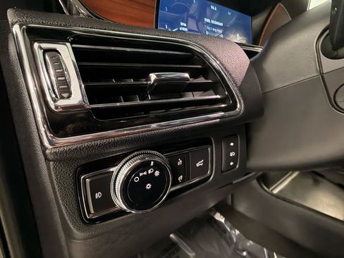 Used 2020 Lincoln Navigator Reserve AWD/4WD image 27
