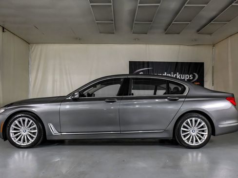 Used 2017 BMW 740i xDrive image 11