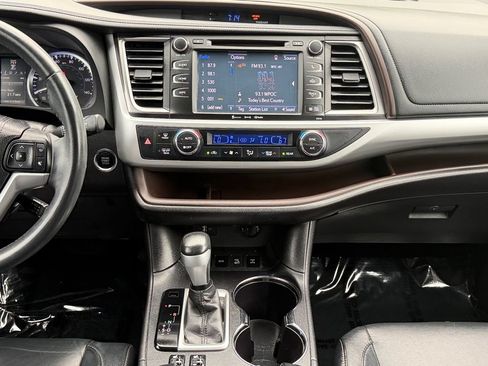 Used 2016 Toyota Highlander XLE AWD/4WD image 11