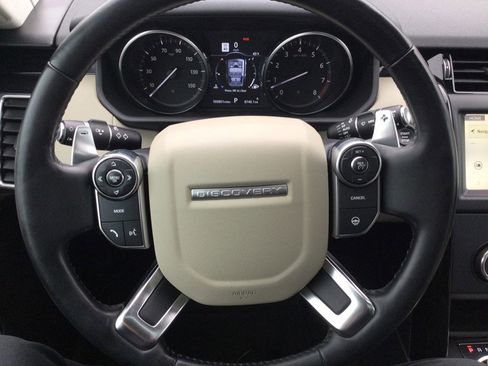 Used 2018 Land Rover Discovery SE image 23