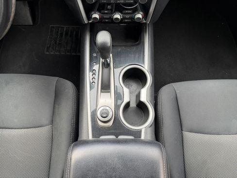 Used 2019 Nissan Pathfinder SV image 28