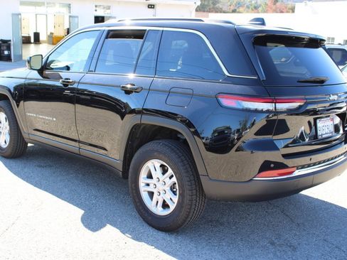 Used 2025 Jeep Grand Cherokee Laredo w/ Luxury Tech Group I image 6