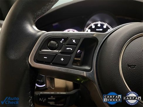 Used 2022 Porsche Cayenne w/ Premium Package image 33