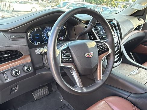 Used 2018 Cadillac Escalade Premium Luxury image 18