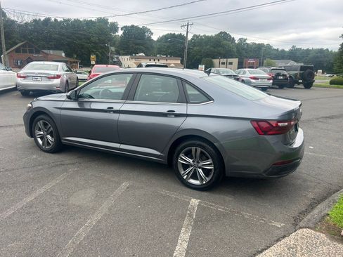 Used 2024 Volkswagen Jetta SE FWD image 4