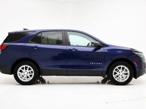Used 2023 Chevrolet Equinox LS w/ LS Convenience Package image 2