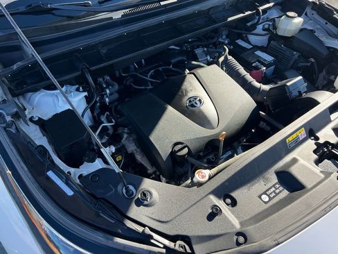 Used 2021 Toyota Highlander XLE image 45