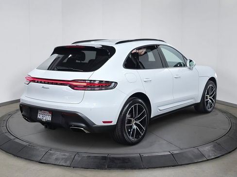 Certified 2025 Porsche Macan image 7