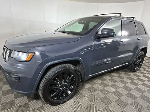Used 2018 Jeep Grand Cherokee Altitude AWD/4WD image 6