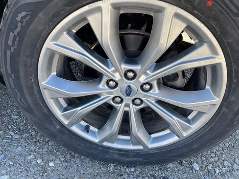 Used 2022 Ford Explorer XLT w/ Equipment Group 202A image 9