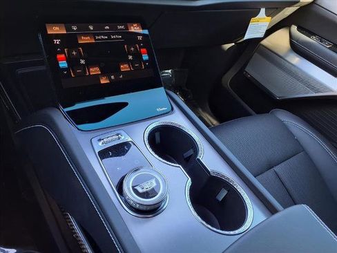 New 2026 Cadillac Vistiq Luxury image 14