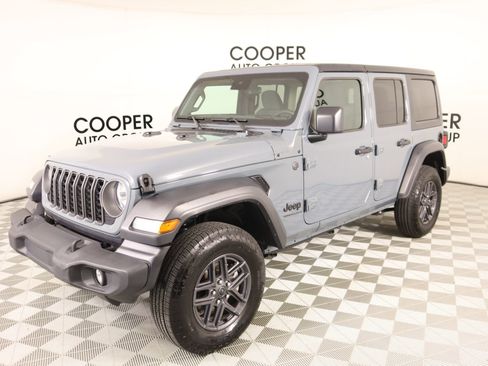 Used 2025 Jeep Wrangler Sport S image 10