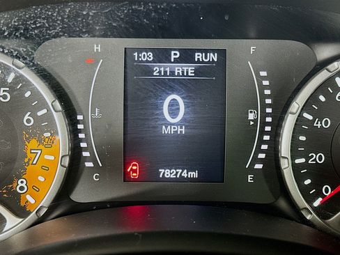 Used 2017 Jeep Renegade Latitude w/ Cold Weather Group AWD/4WD image 19
