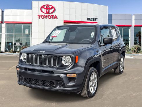 Used 2023 Jeep Renegade Latitude AWD/4WD image 3