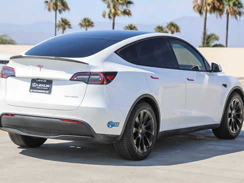Used 2021 Tesla Model Y Long Range AWD/4WD image 7