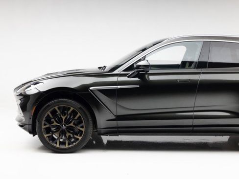 Used 2021 Aston Martin DBX image 17