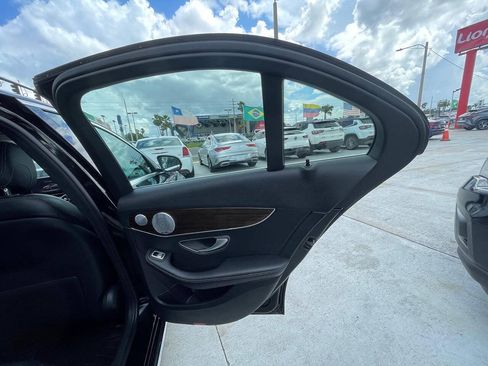 Used 2018 Mercedes-Benz C 300 4MATIC Sedan image 5