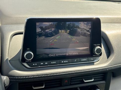 Used 2025 Nissan Rogue SV FWD image 24