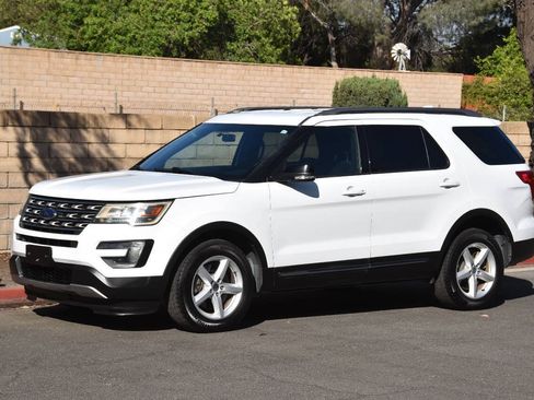 Used 2016 Ford Explorer XLT AWD/4WD image 14