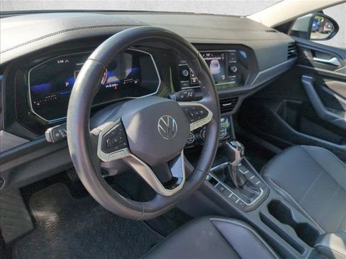 Used 2023 Volkswagen Jetta SE FWD image 7