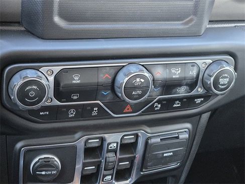 Used 2021 Jeep Gladiator Sport image 16