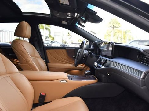 Used 2023 Lexus LS 500 RWD image 31