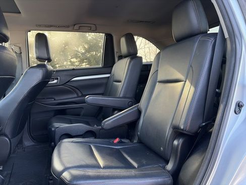 Used 2016 Toyota Highlander XLE image 14
