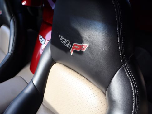 Used 2007 Chevrolet Corvette Convertible w/ Preferred Equipment Group RWD image 25