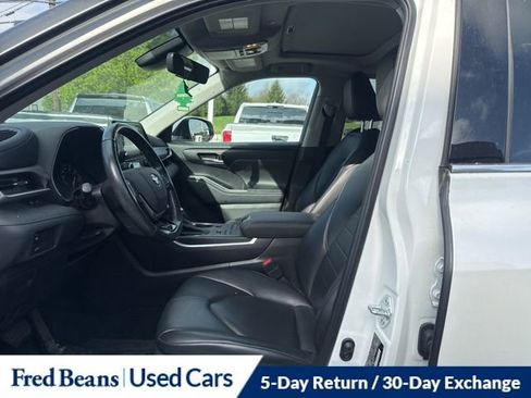Used 2021 Toyota Highlander XLE image 17