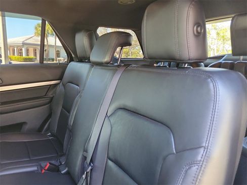 Used 2018 Ford Explorer XLT w/ Equipment Group 202A image 11