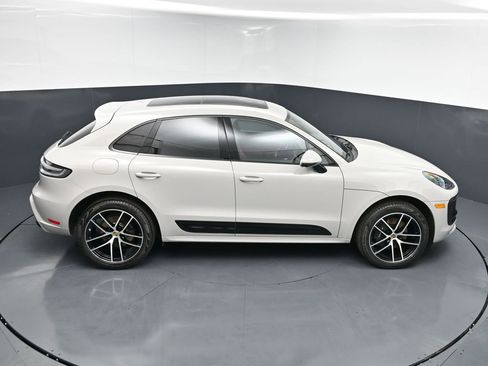 Used 2025 Porsche Macan AWD/4WD image 18