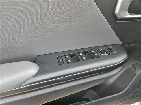 Used 2025 Kia K4 FWD image 21