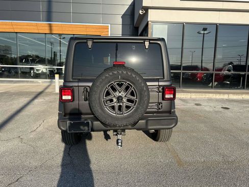 Used 2025 Jeep Wrangler Sport S image 4
