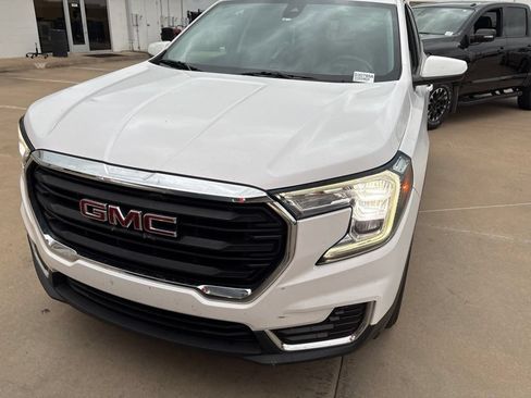 Used 2022 GMC Terrain SLE FWD image 2