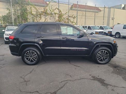 Used 2019 Jeep Grand Cherokee Trailhawk image 9