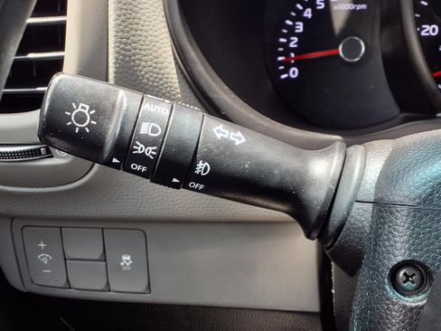Used 2017 Kia Soul + FWD image 22