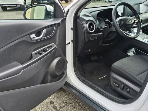 Used 2023 Hyundai Kona SE w/ Cargo Package image 17