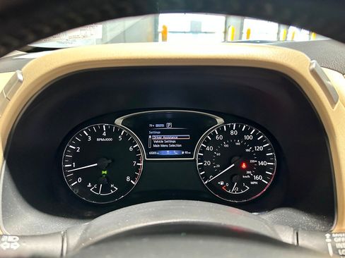 Used 2019 Nissan Pathfinder Platinum AWD/4WD image 9