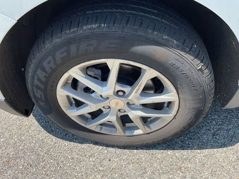 Used 2023 Chevrolet Equinox LT AWD/4WD image 5