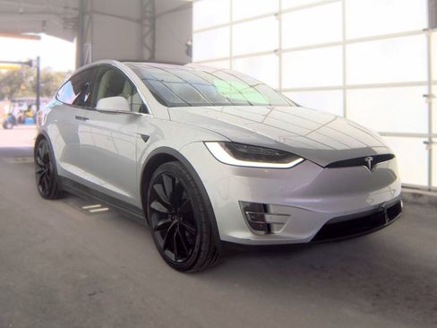 Used 2018 Tesla Model X 100D AWD/4WD image 3
