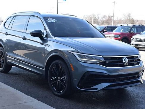 Used 2022 Volkswagen Tiguan SE R-Line image 12