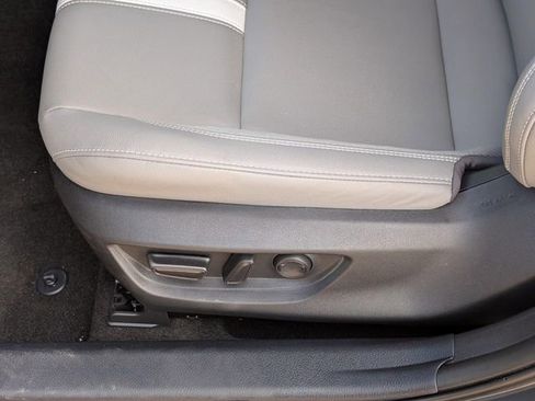 Used 2025 Toyota Camry SE image 24