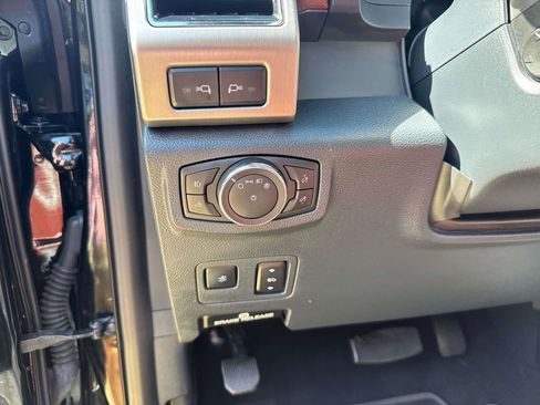 Used 2022 Ford F250 Platinum w/ FX4 Off-Road Package AWD/4WD image 22