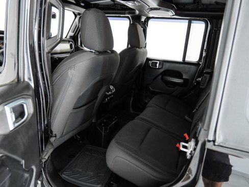 Used 2018 Jeep Wrangler Unlimited Sport S image 32