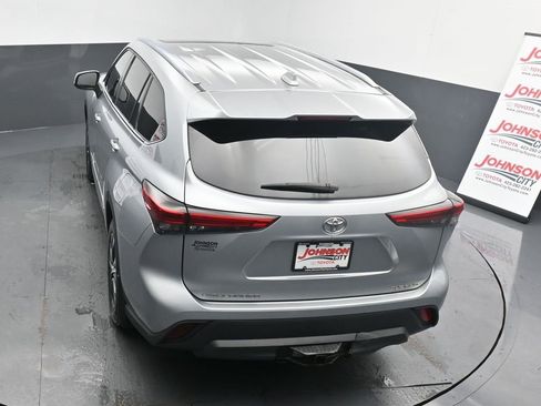 Used 2020 Toyota Highlander XLE image 15