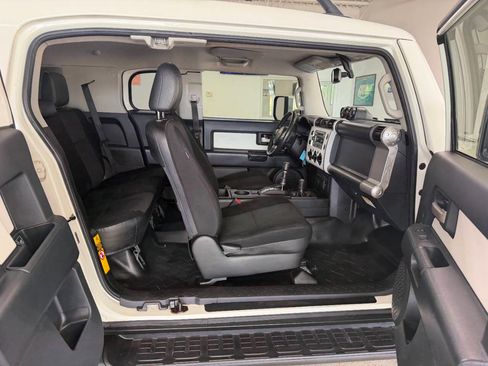 Used 2014 Toyota FJ Cruiser 4WD w/ Upgrade Package image 18