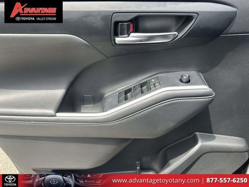 Used 2023 Toyota Highlander XLE AWD/4WD image 22