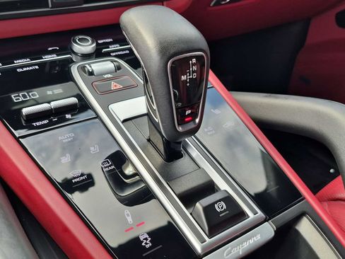 Used 2019 Porsche Cayenne Turbo AWD/4WD image 35