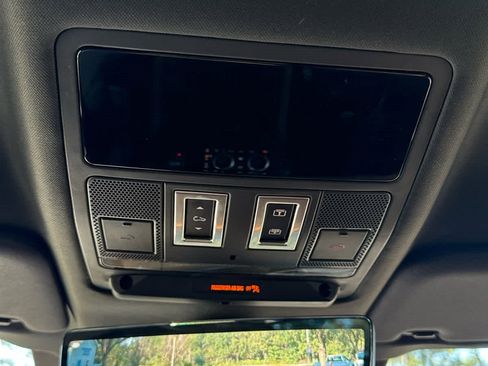 Used 2023 Land Rover Defender 130 X image 25