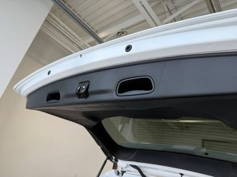 Used 2026 Chrysler Pacifica Select FWD image 33
